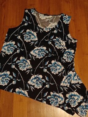 Time Square Sleeveless Black Tank Top with Blue Floral Print Sz 2X